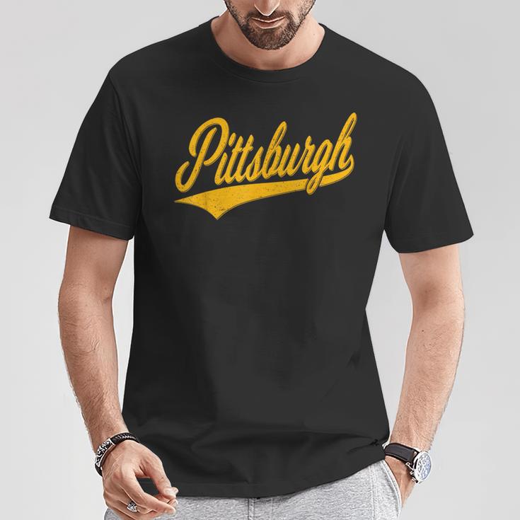 ピッツバーグ バーシティ スクリプト レトロ ヴィンテージ スポーツスタイル Tシャツ 面白い贈り物