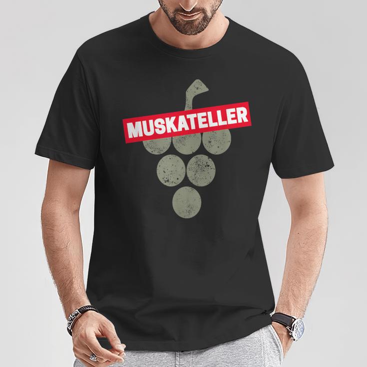 マスカットバインのヴィンテージワイン愛好家とワインメーカーのワインデザイン Tシャツ 面白い贈り物