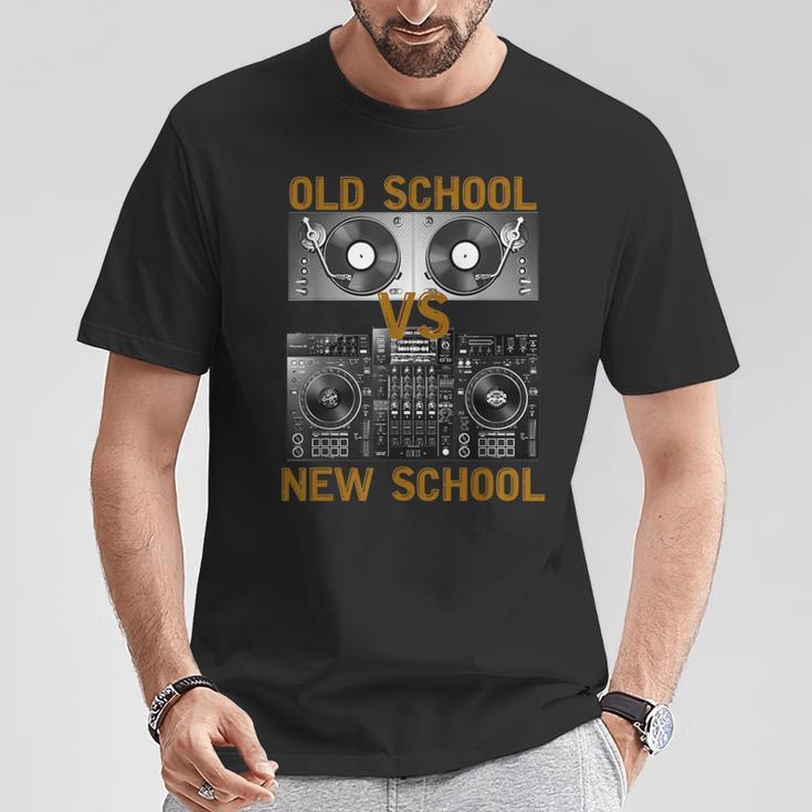 ミュージックdjs オールドスクールvs ニュースクールターンテーブル Tシャツ 面白い贈り物