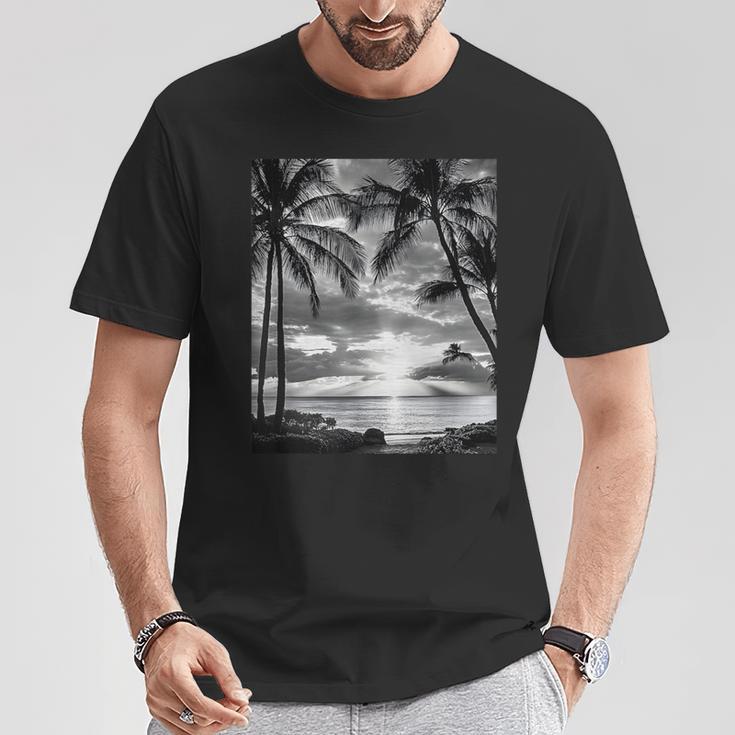 ヤシの木の白黒写真 夕焼けビンテージ写真 Tシャツ 面白い贈り物