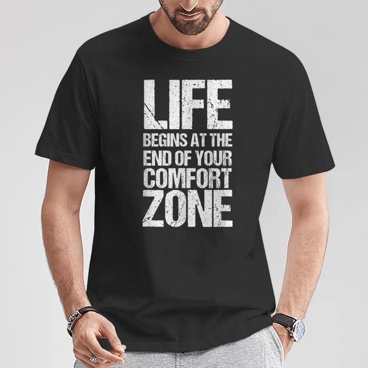 人生は快適ゾーンの終わりから始まります Tシャツ 面白い贈り物