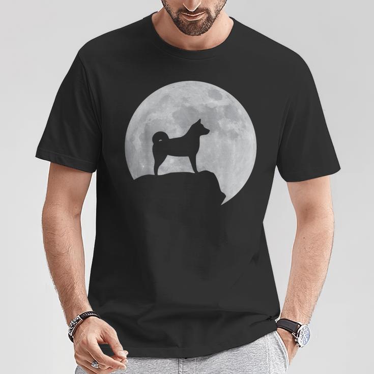 月と犬のシルエット-柴犬 Tシャツ 面白い贈り物