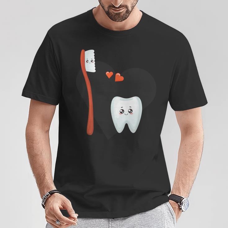 歯ブラシと歯のかわいいイラスト Tシャツ 面白い贈り物