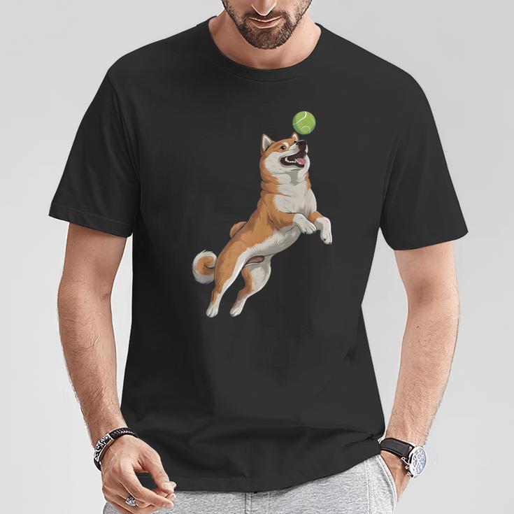 遊び心のある柴犬フェッチ追いかけテニスボール Tシャツ 面白い贈り物