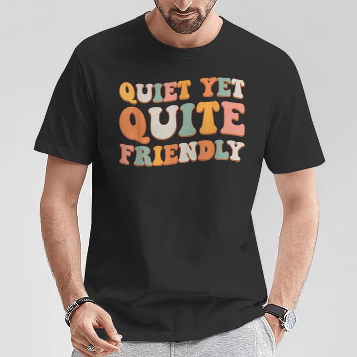 静かでありながらとても親しみやすいです Tシャツ 面白い贈り物