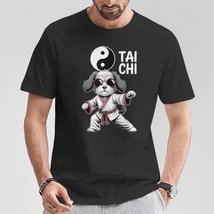 面白い太極拳犬格闘技陰陽クールな子犬のポーズ Tシャツ 面白い贈り物