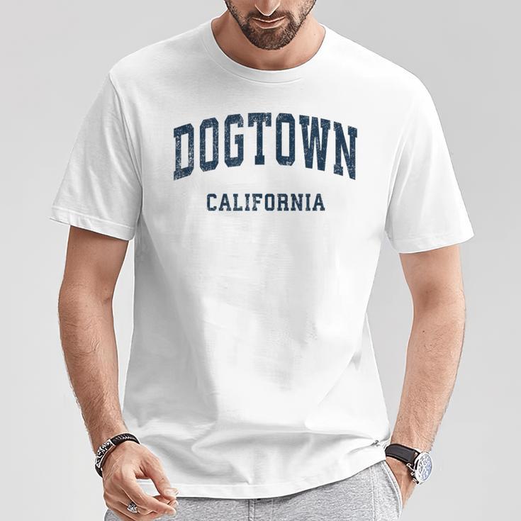 Dogtown California Ca ビンテージアスレチックスポーツデザイン Tシャツ 面白い贈り物
