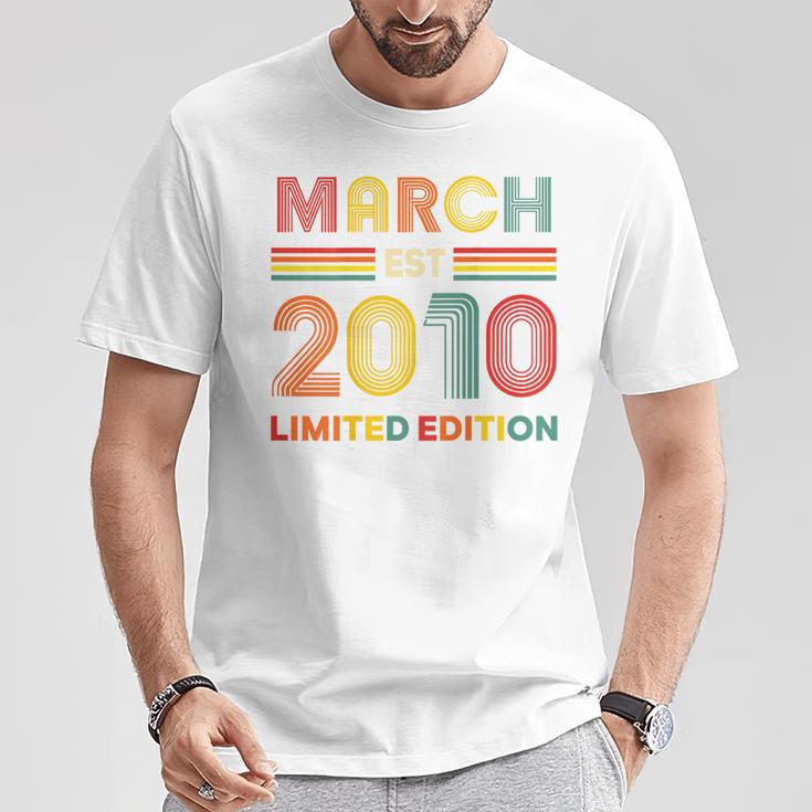 En La Parte Trasera Retro Marzo Est 2010 Cumpleaños 16 Años 16 Años Camiseta unisex Regalos divertidos