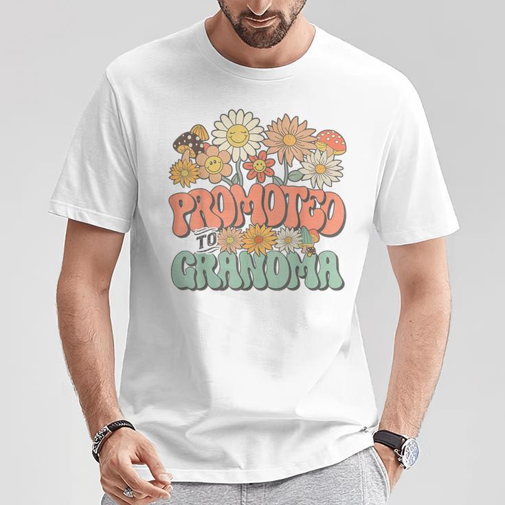 Promoted To Grandma Expecting Baby Daisy Groovy Wildflower Tシャツ 面白い贈り物
