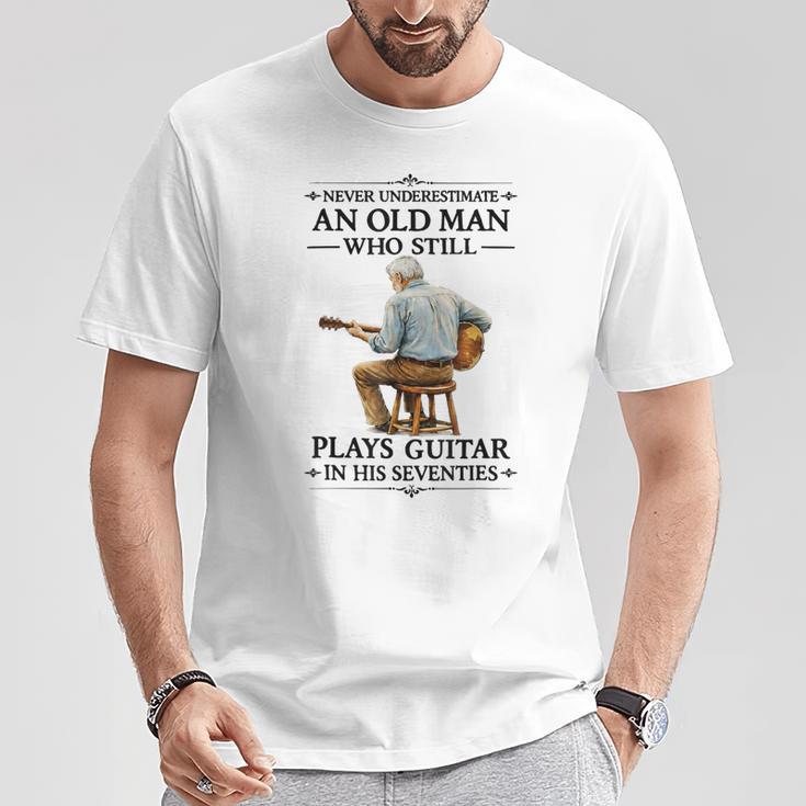 まだギターを弾く老人 70年代 おじいちゃん ヴィンテージ Tシャツ 面白い贈り物