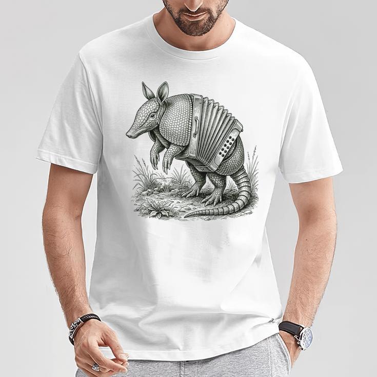 シュールなアコーディオンミュージカルアルマジロアート Tシャツ 面白い贈り物