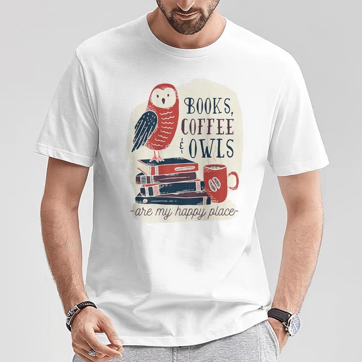バックプリントの本、コーヒー、フクロウのおかしな幸せ Tシャツ 面白い贈り物