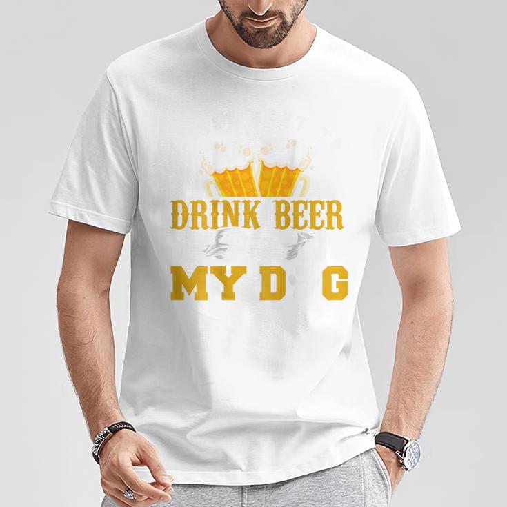 バックプリント ビールを飲みながら犬をなでたいだけ Tシャツ 面白い贈り物