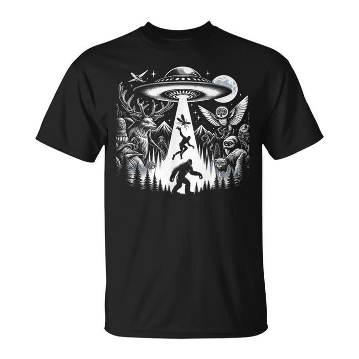 Cryptid Monsters ビッグフット Mothman Dogman Moon Cryptozoology Tシャツ