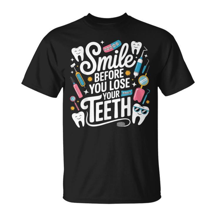 Smile Before You Lose Your Th 歯医者のジョーク Tシャツ