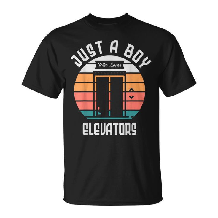 エレベーターが大好きな少年 エレベーターメカニック エレベーター。 Tシャツ