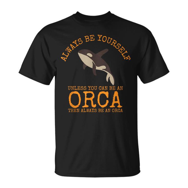 シャチになれない限り、いつも自分らしくありなさい Tシャツ