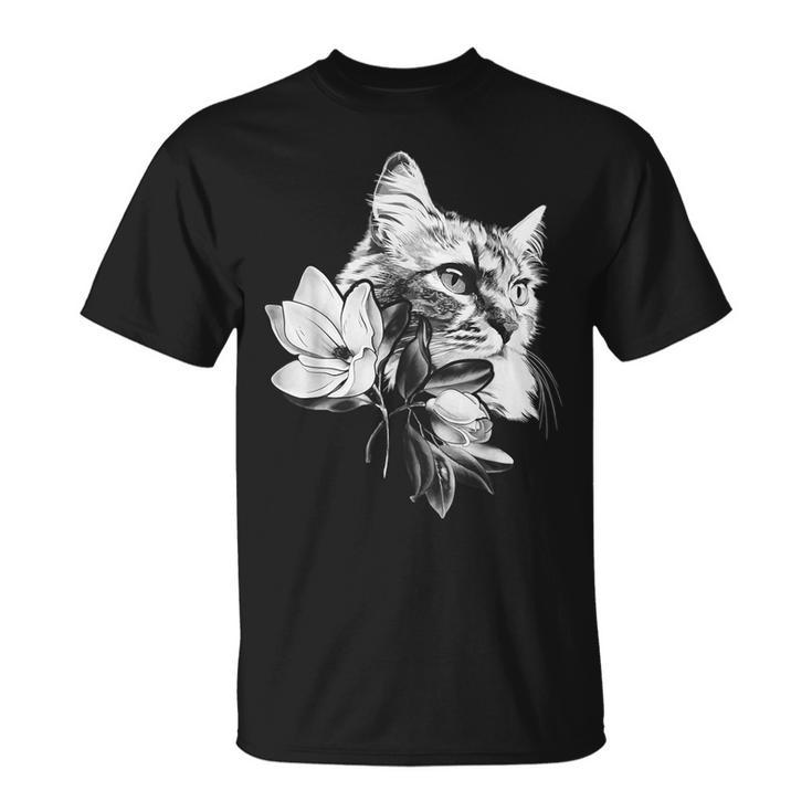 マグノリアの花と美しい猫 Tシャツ