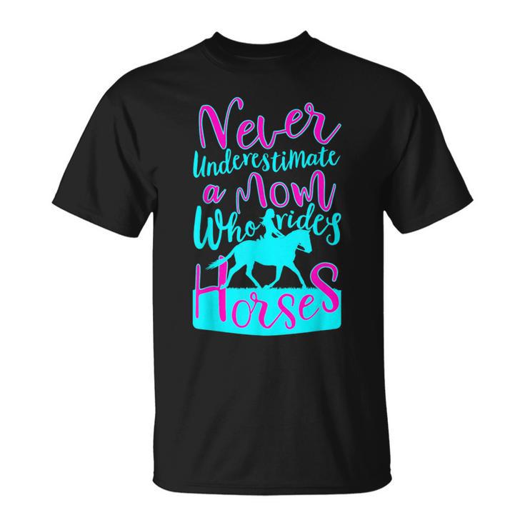 女の子のための馬に乗るお母さんのデザインを決して過小評価しないでください。 Tシャツ