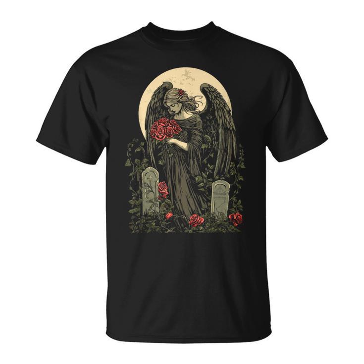 月の前でバラを持つゴシック調の天使 Goth Tシャツ
