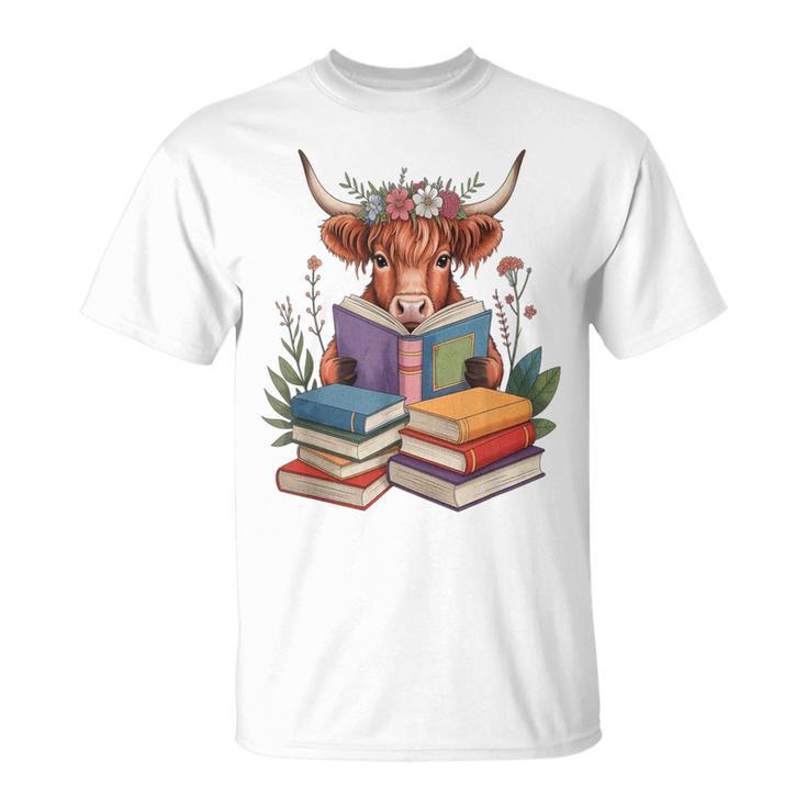 Cute Highland Cow With Book Floral Bookworm Librarian Book T-Shirt