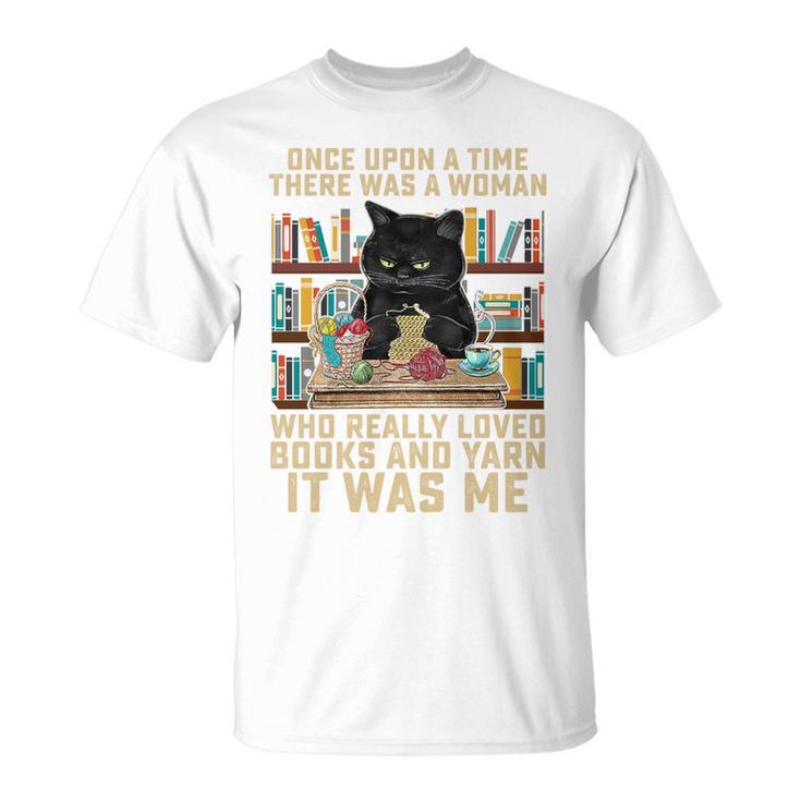There Was A Woman Who Really Loved Books And Yarn Crocheting T-Shirt