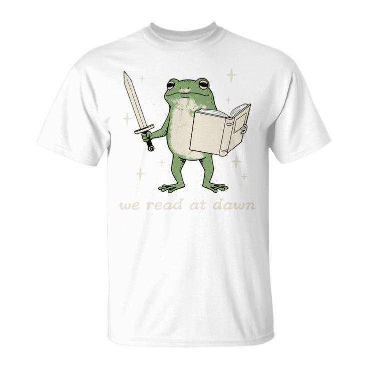 We Read At Dawn Vintage Frog Reading Book Frog Meme T-Shirt