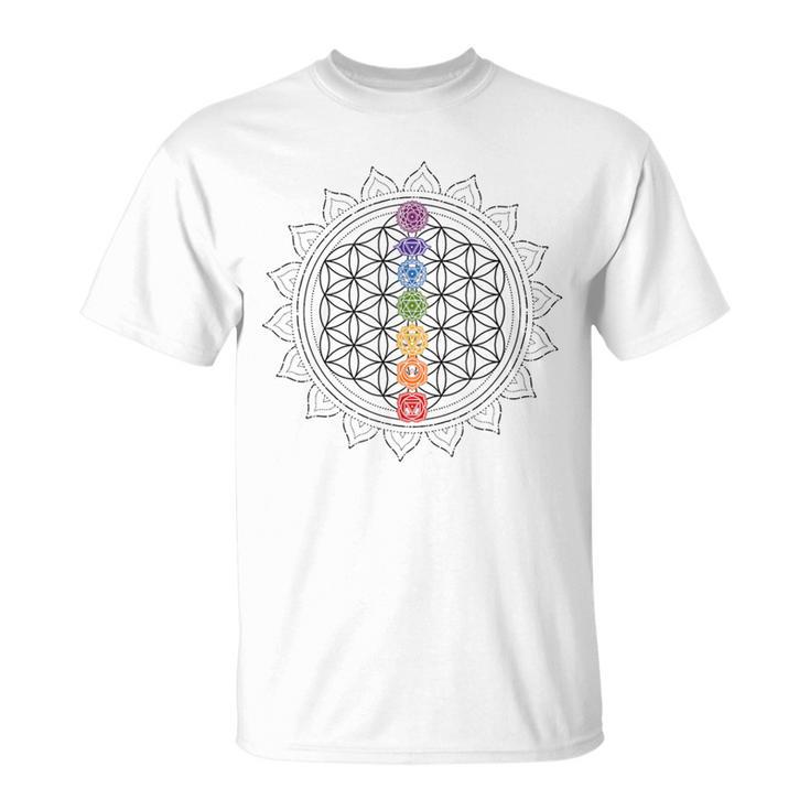 チャクラのシンボルと生命の花、神聖な幾何学曼荼羅。 Tシャツ