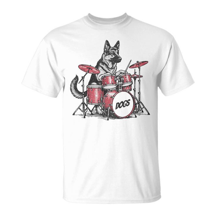 ヴィンテージジャーマンシェパード犬の演奏ドラム。 Tシャツ