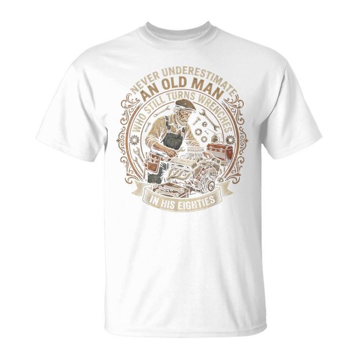 老人はレンチを回す 彼の 80年代 ヴィンテージ メカニック Tシャツ