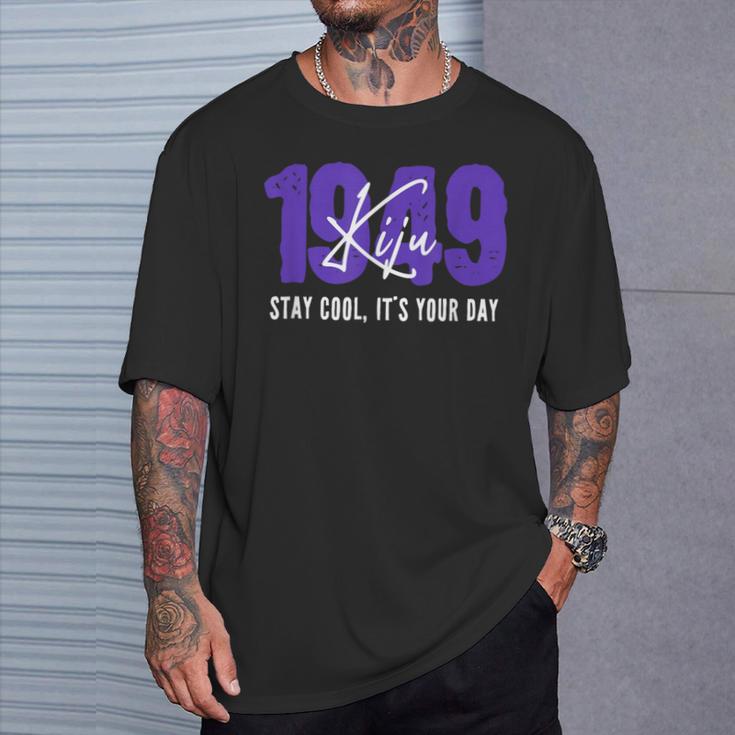 1949 誕生日 77歳 喜寿祝い クールでシンプルな数字デザイン Tシャツ 彼への贈り物