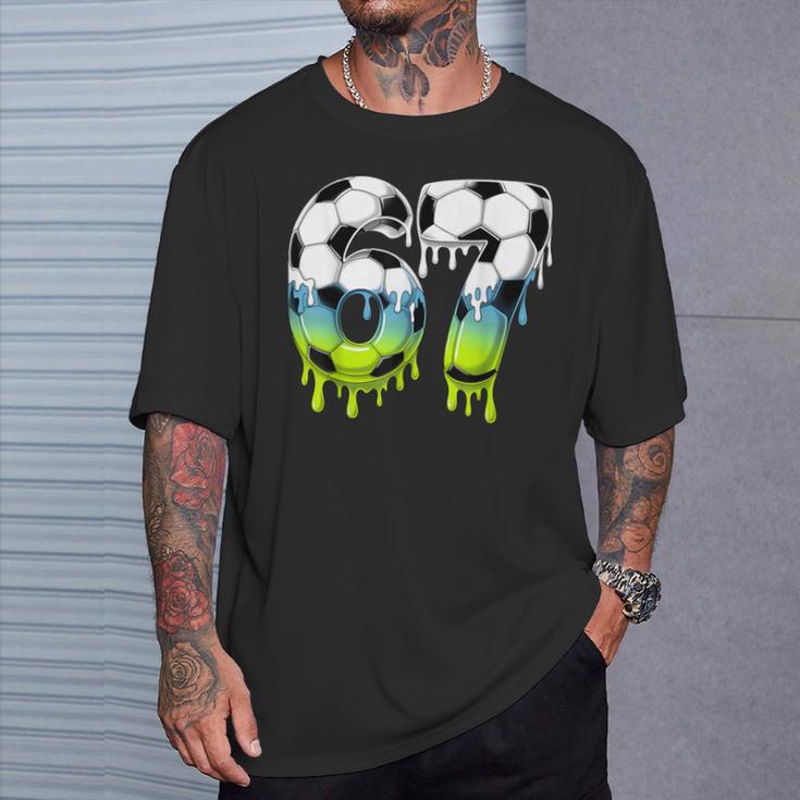 67 サッカーボードリップ シックスセブン サッカーボール ドリップボーイズ ユース サッカー Tシャツ 彼への贈り物