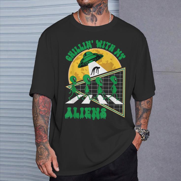 Chillin With My Aliens ハロウィン 宇宙船 エイリアン Ufo 面白い Tシャツ 彼への贈り物