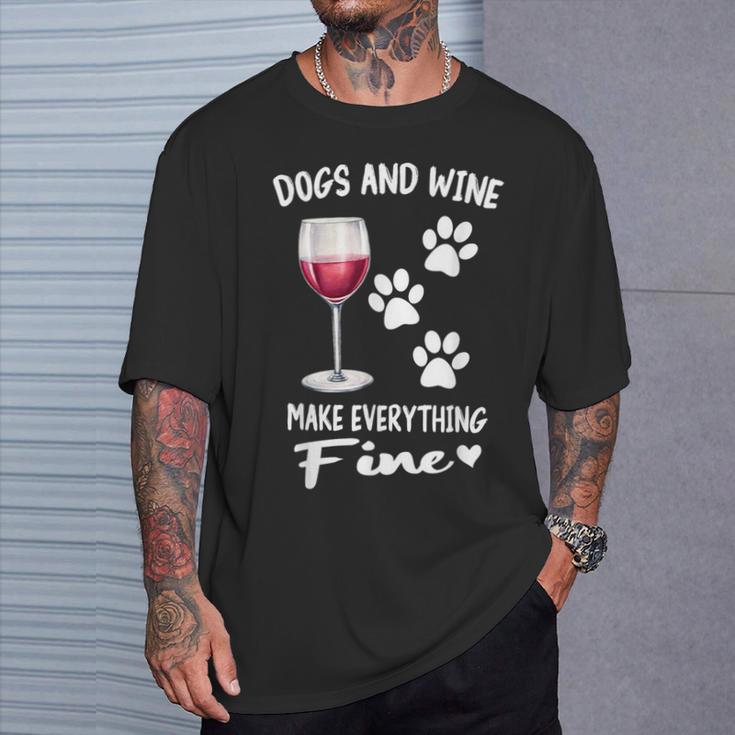 Dog And Wine Make Everything Fine Drinker Wine Puppy Tシャツ 彼への贈り物
