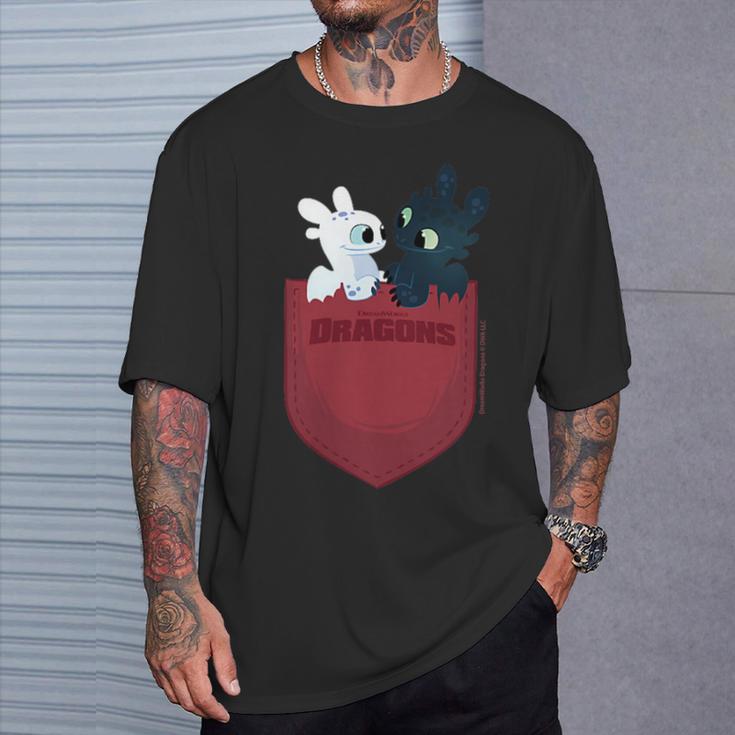 Dreamworks Dragons Light Fury & Night Fury Faux Pocket Tシャツ 彼への贈り物