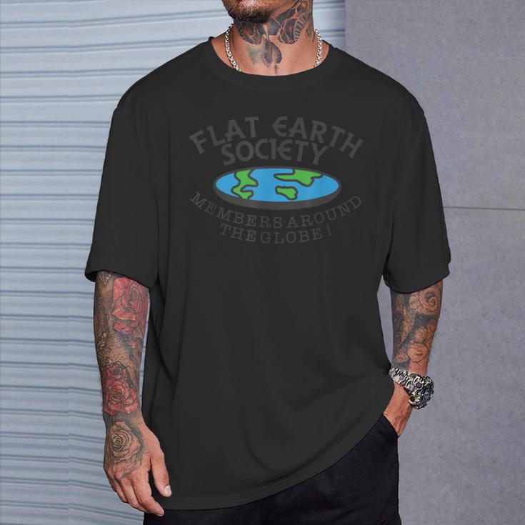 Flat Earthociety Members Around The Globe ジョーク Tシャツ 彼への贈り物