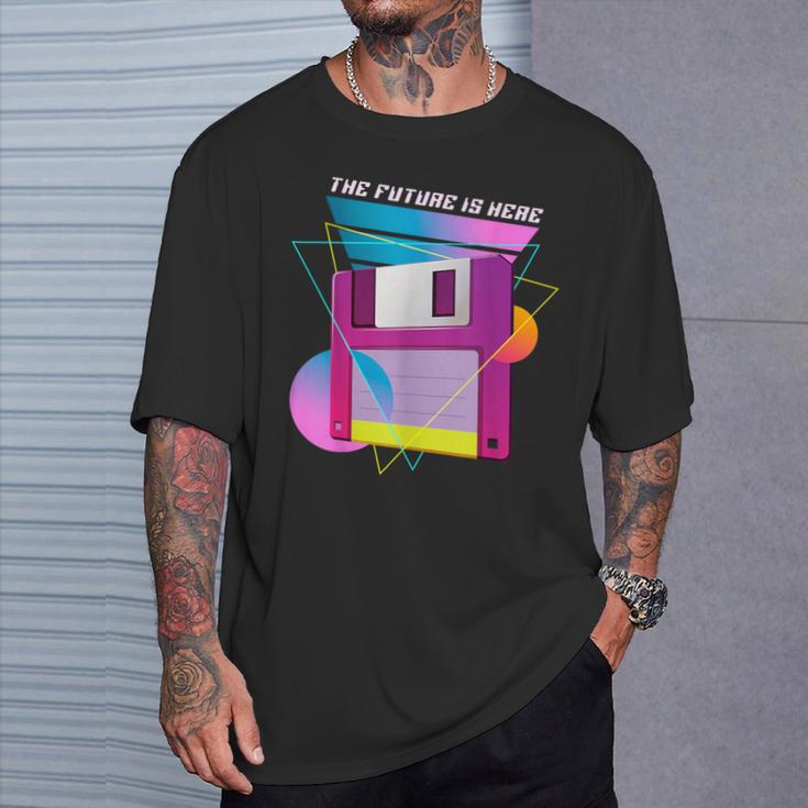 The Future Is Here フロッピーディスクディスクディスクレトロ80年代vaporwave Tシャツ 彼への贈り物