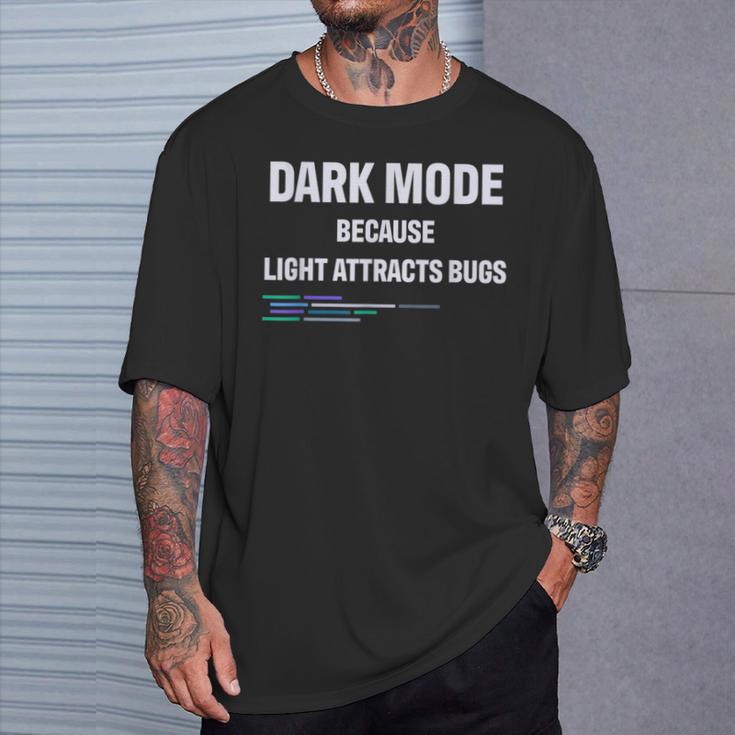 Geek Dark Mode Porque La Luz Atrae A Los Insectos Camiseta unisex Regalos para él