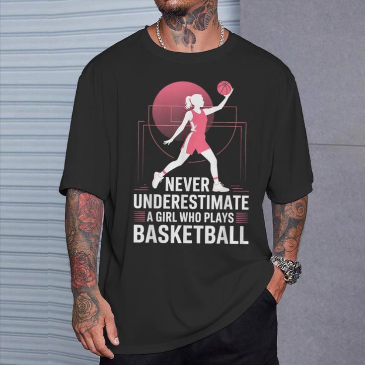 Hoops Never Underestimate A Girl Who Playing Basketball Tシャツ 彼への贈り物