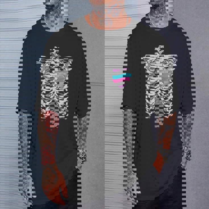 Intersex 心臓骨 誇り 両性的なプライドへのギフト Tシャツ 彼への贈り物