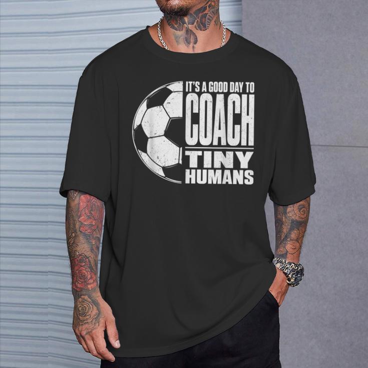 It's A Good Day To Train Tiny Humans サッカー ミニマリスト Tシャツ 彼への贈り物