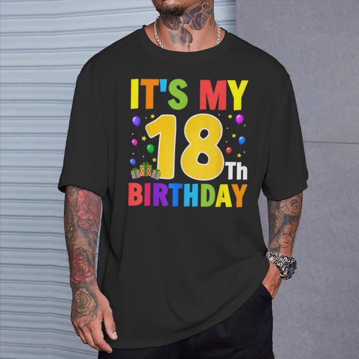 It's My 18歳の誕生日プレゼント。18歳のティーンの男の子と女の子に。 Tシャツ 彼への贈り物