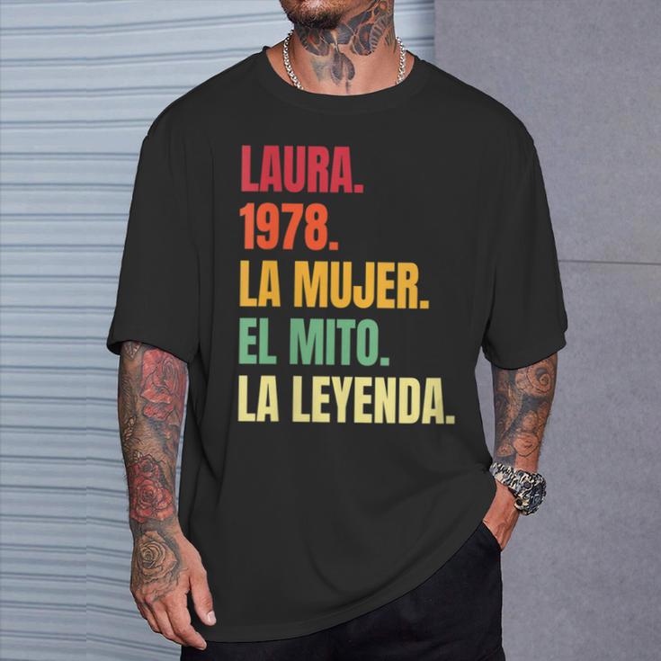 Laura 44 Cumpleaños Regalo Años Divertido Decoración Cuello Camiseta unisex Regalos para él