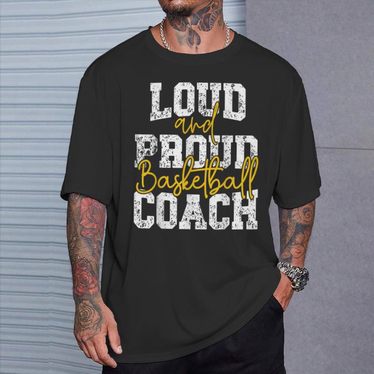 Loud And Proud Entrenador De Baloncesto Camiseta unisex Regalos para él