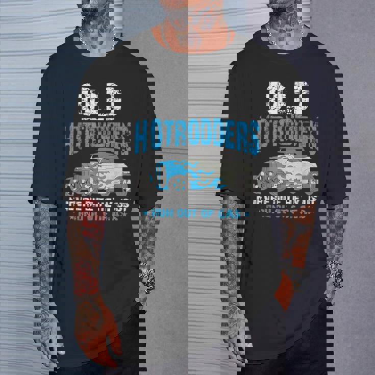 Old Hotrodders Never Die They Just Run Out Of Gas 米国車 ホットロッド Tシャツ 彼への贈り物