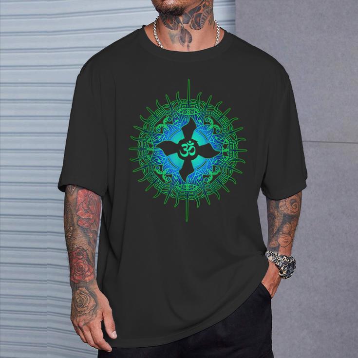 Om Psytrance Goa Psy Rave サイケデリックフェスティバルギフトアイデア Tシャツ 彼への贈り物