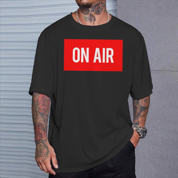 On Air レトロ Dj マイク ポッドキャスト ヴィンテージ バイブ ギフト Tシャツ 彼への贈り物