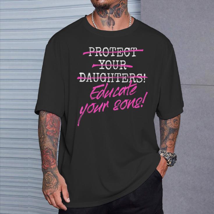Protect Your Daughters 娘を守るために 息子を教育するために フェミニズムを理解するために Tシャツ 彼への贈り物