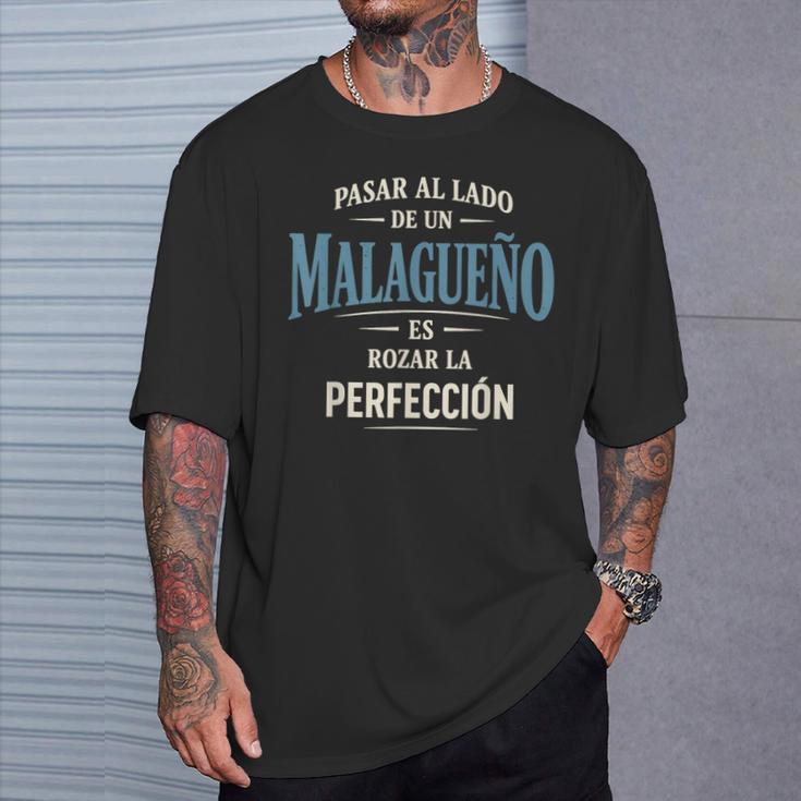 Regalo Malagueño Es Rozar La Perfección Màlaga Divertido Camiseta unisex Regalos para él