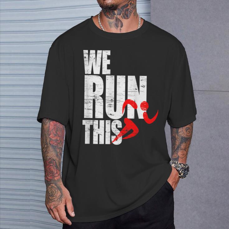 We Run This 我々はこれを実行しますランニング モチベーション マラソン フィットネス ワークアウト ジョギン Tシャツ 彼への贈り物